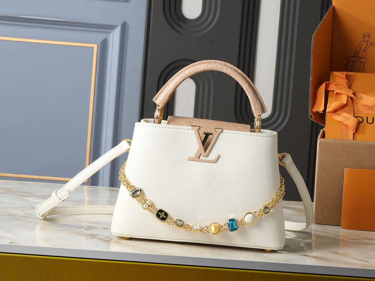 Louis Vuitton LV Classic Handbag Premium Canvas Model M47125 Gold Hardware Everyday Carry Fashion Bag